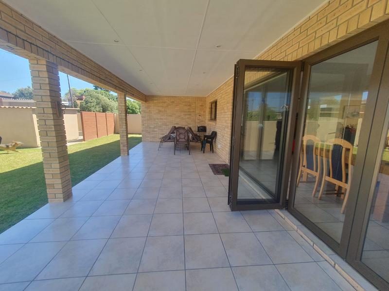 4 Bedroom Property for Sale in Franskraal Western Cape